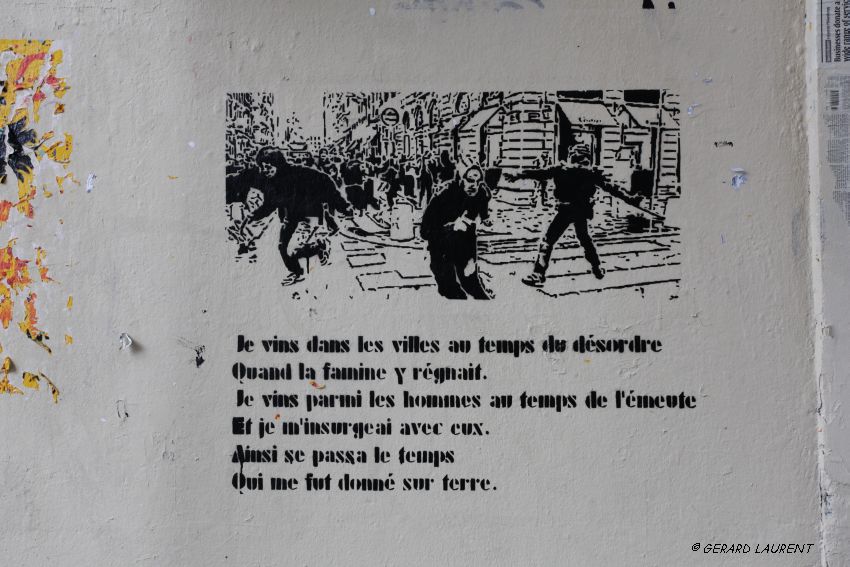 Pochoir de PITR passage des Abbesses - Brecht - Je vins dans les villes au temps du desordre