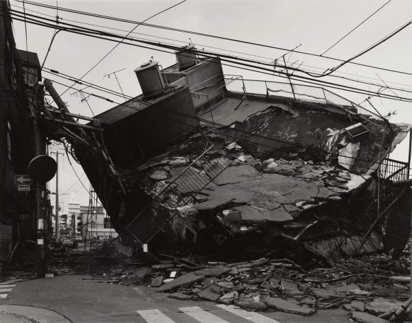 Ryuji Miyamoto Kobe, après le tremblement de terre, 1995 © Ryuji Miyamoto. Collection MEP, Paris. Don de la société Dai Nippon Printing Co., Ltd.