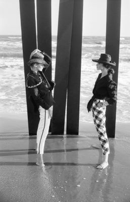 Pour Elle, Saintes Marie de la Mer, 1960 © Peter Knapp