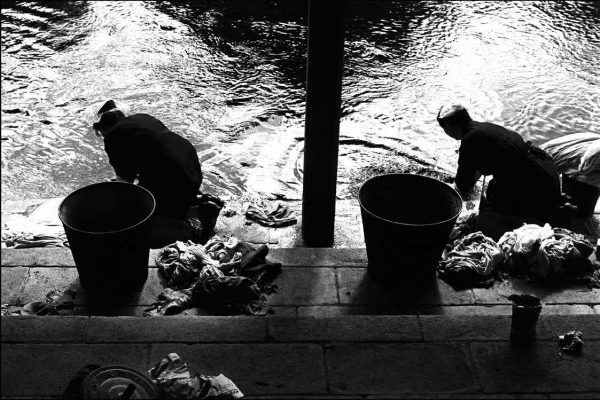 Les lavandières, Bretagne, 1954 © Sabine Weiss