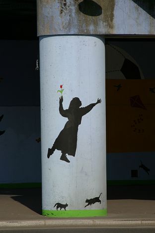 Nemo - Pont de Soissons - Petite fille en lévitation