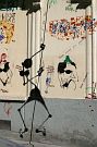 P4 s'élève et GrOm lui tient la corde, fresque de la rue des deux boules