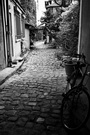 Claude roule sa clope place ds Abbesses