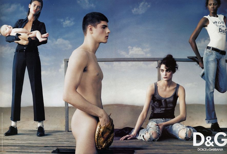 Dolce gabbana deshabille les hommes et rend les femmes attentives