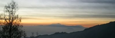 indonésie - java - le jour se lève sur le volcan le bromo
