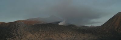 indonésie - java - le jour se lève sur le volcan le bromo